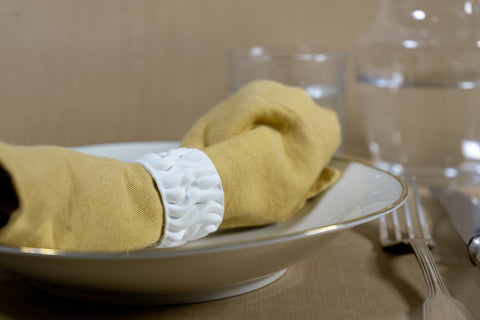 • LAMELLA NAPKIN RINGS • CLASSIC WHITE